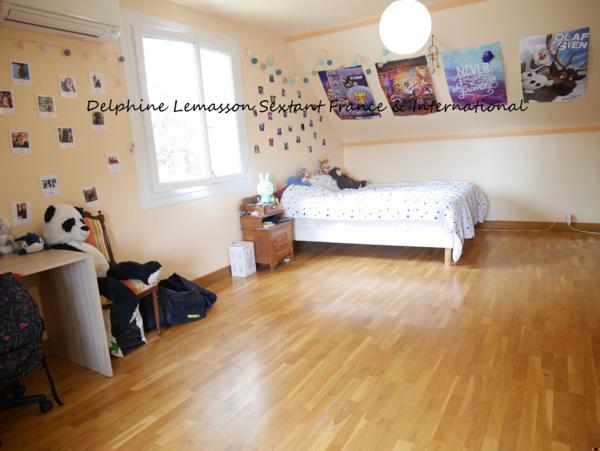 Grande maison familiale  avec piscine située à 3mns du centre d'un village