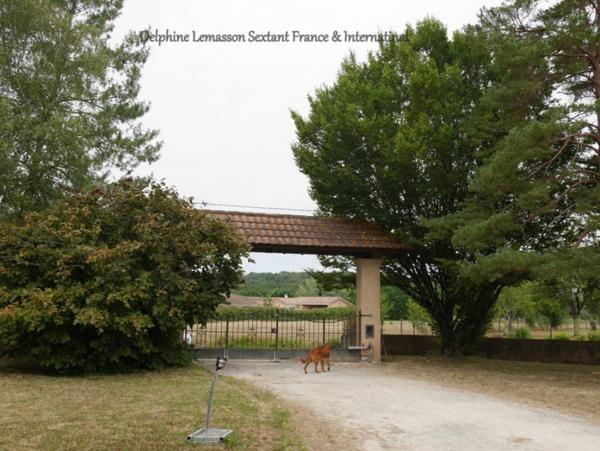 Grande maison familiale  avec piscine située à 3mns du centre d'un village