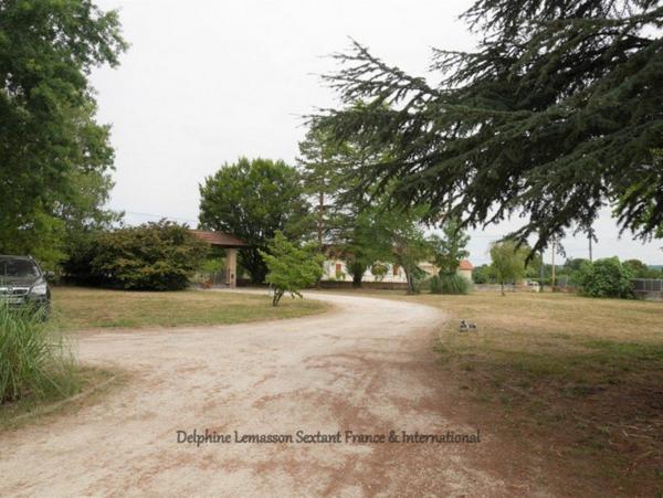 Grande maison familiale  avec piscine située à 3mns du centre d'un village