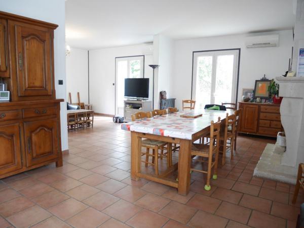 Grande maison familiale  avec piscine située à 3mns du centre d'un village