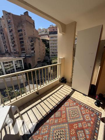 Beausoleil limitrophe Monaco 2 pièces de 50 m² deux balcons garage et cave 