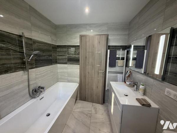 Beausoleil limitrophe Monaco 2 pièces de 50 m² deux balcons garage et cave 