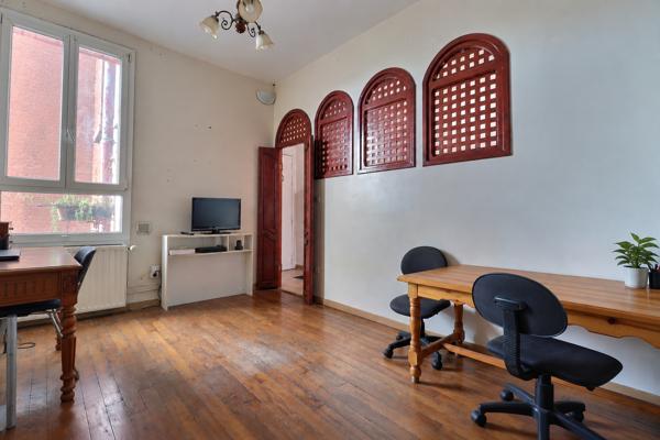 PETITE GARENNE ! GARE À 1 MINUTE ! CHARME DE L'ANCIEN ! 3 PIÈCES 58 M² ! CHEMINÉE ! BEAU POTENTIEL