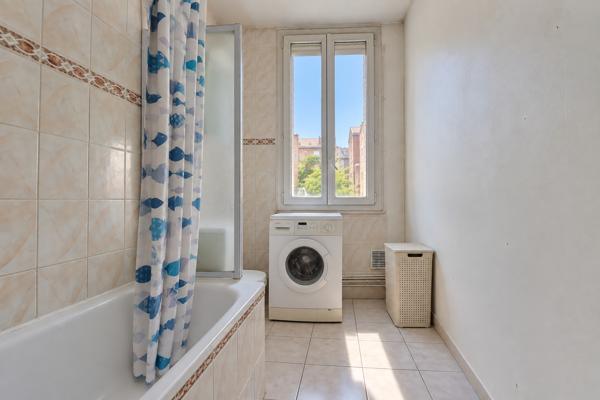 PETITE GARENNE ! GARE À 1 MINUTE ! CHARME DE L'ANCIEN ! 3 PIÈCES 58 M² ! CHEMINÉE ! BEAU POTENTIEL