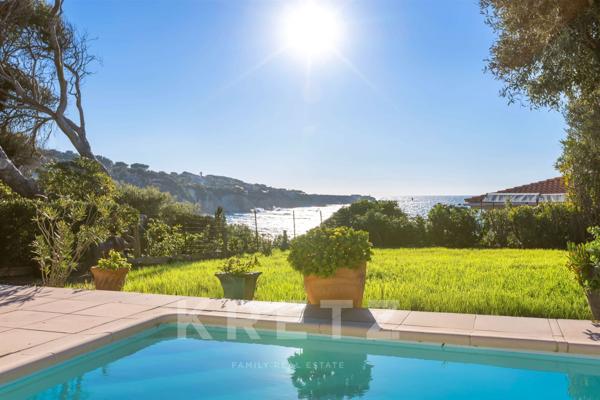 Sanary - Pieds dans l'eau - Villa de 120 m2 - Piscine