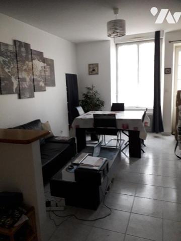 PELLOUILLES LES VIGNES - IMMEUBLE DE RAPPORT 