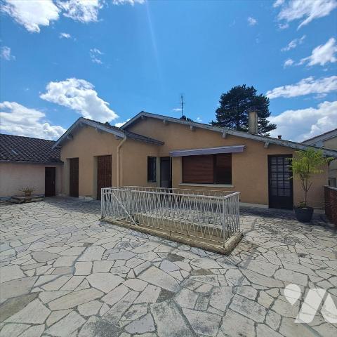 APPARTEMENT (Maison de village)  99M² AVEC TRES GRANDE TERRASSE 100m² ET GRENIER/DEPENDANCE