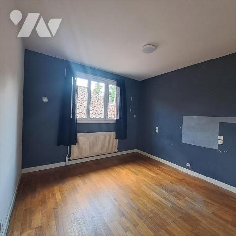 APPARTEMENT (Maison de village)  99M² AVEC TRES GRANDE TERRASSE 100m² ET GRENIER/DEPENDANCE