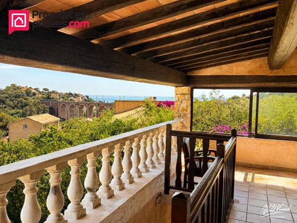 Maison à Anthéor avec vue mer, piscine et deux logements indépendants