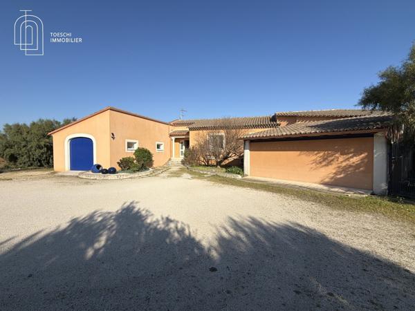 Propriété avec deux habitations, studio et bureau indépendant – Arles 850 000 €