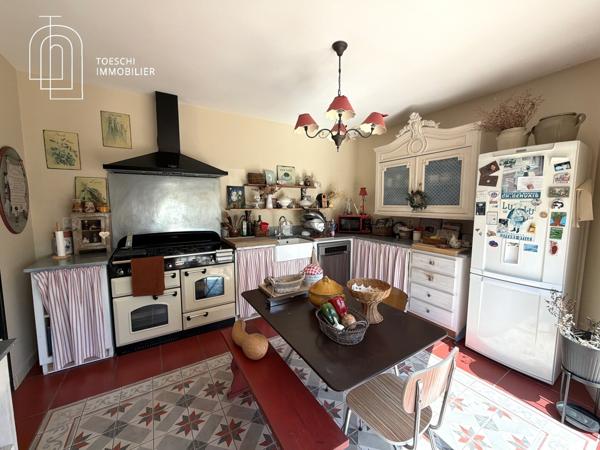 Propriété avec deux habitations, studio et bureau indépendant – Arles 850 000 €