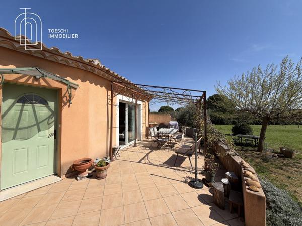 Propriété avec deux habitations, studio et bureau indépendant – Arles 850 000 €