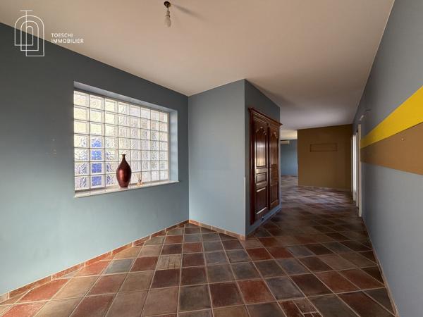 Propriété avec deux habitations, studio et bureau indépendant – Arles 850 000 €