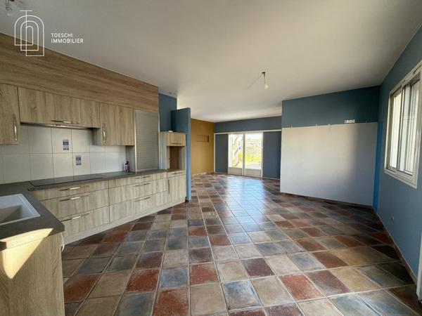 Propriété avec deux habitations, studio et bureau indépendant – Arles 850 000 €