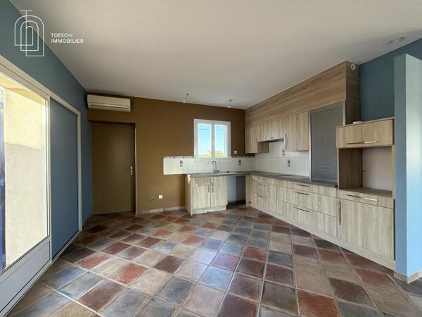 Propriété avec deux habitations, studio et bureau indépendant – Arles 850 000 €