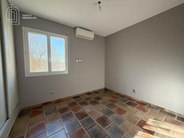 Propriété avec deux habitations, studio et bureau indépendant – Arles 850 000 €