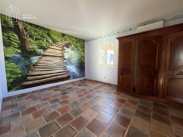 Propriété avec deux habitations, studio et bureau indépendant – Arles 850 000 €