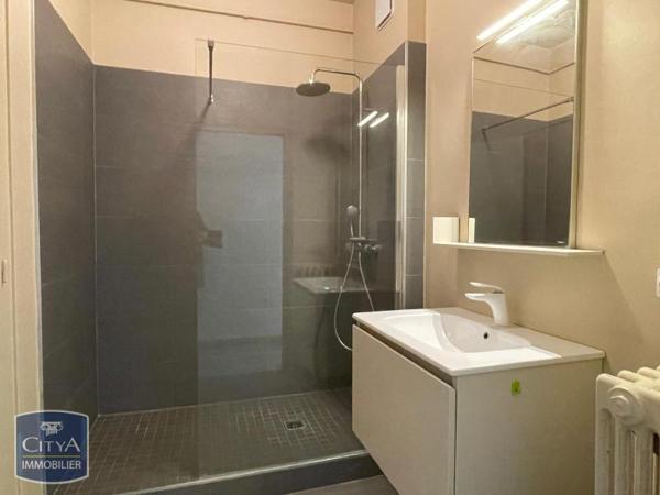 Appartement à louer 2 pièces 56.5m²