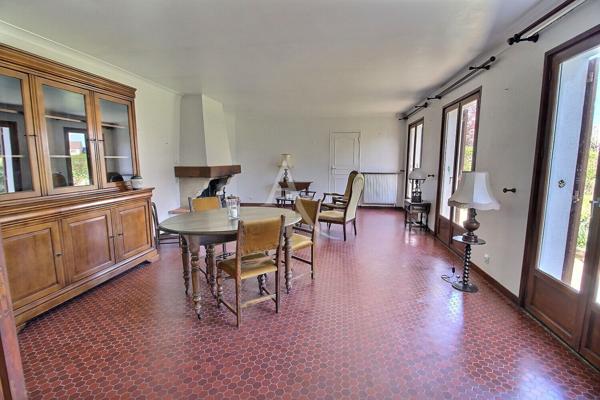 Maison de plain-pied de 98 m2, 4/5 pièces sur Maurepas