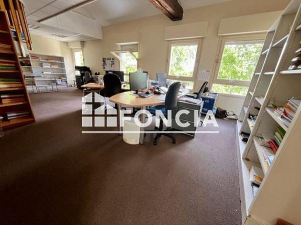 À vendre Local commercial 233 m² - Niort 79000