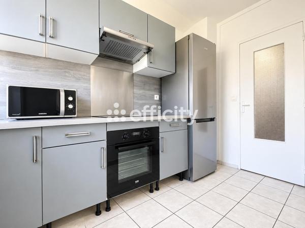 Appartement
         2 pièces
        - 50 m² Exclusivité 320 000 € *