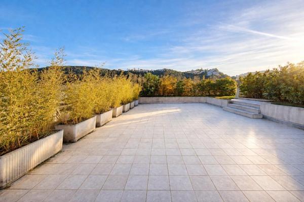 Rooftop unique 250 m² extérieurs, vue 280°