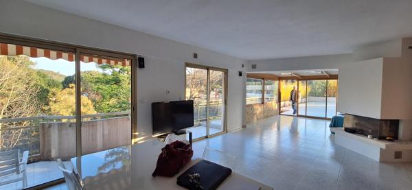 Rooftop unique 250 m² extérieurs, vue 280°