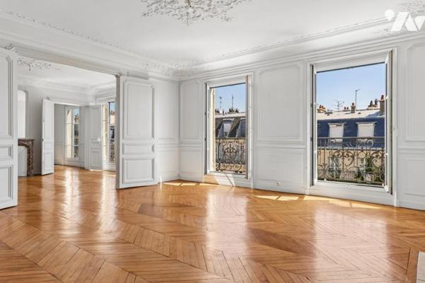 Paris 8ᵉ, Rue de Rome – Superbe appartement de réception au 5ᵉ étage avec balcon filant