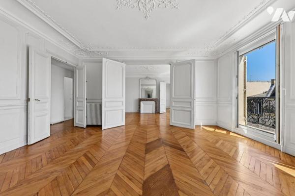 Paris 8ᵉ, Rue de Rome – Superbe appartement de réception au 5ᵉ étage avec balcon filant