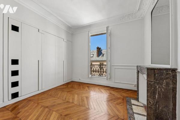 Paris 8ᵉ, Rue de Rome – Superbe appartement de réception au 5ᵉ étage avec balcon filant