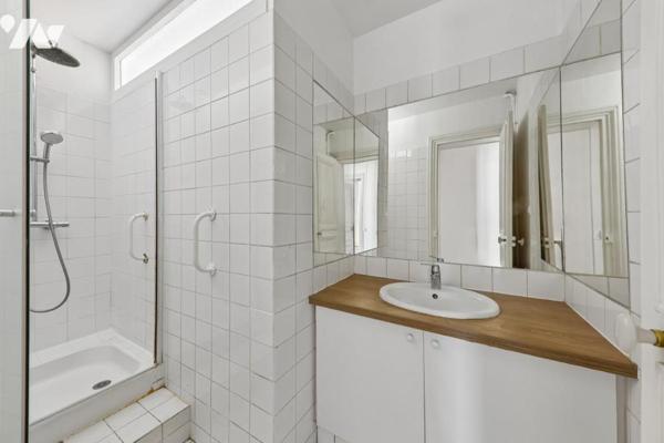 Paris 8ᵉ, Rue de Rome – Superbe appartement de réception au 5ᵉ étage avec balcon filant