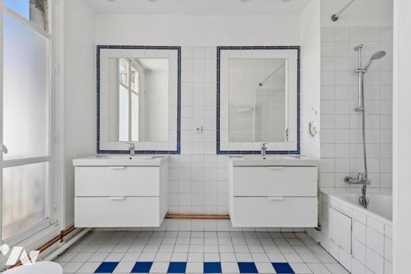 Paris 8ᵉ, Rue de Rome – Superbe appartement de réception au 5ᵉ étage avec balcon filant