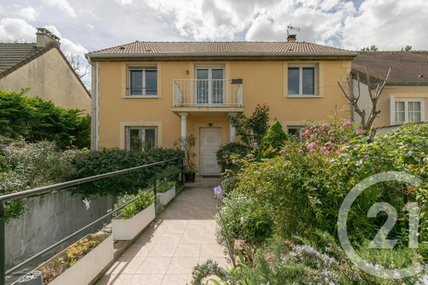 Maison à vendre  8 pièces - 213,37 m 2   ST MAUR DES FOSSES  - 94