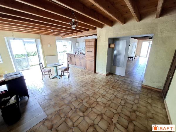 Maison Béarnaise, 184m2, 8 pièces, 4 chambres, potentiel pour en faire 2 logements.