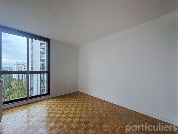 Location
                Appartement93,44 m² - 4 Pièces -
                    PARIS (75015)