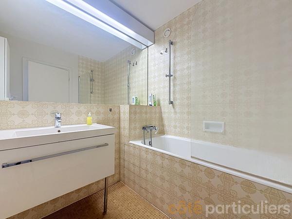 Location
                Appartement93,44 m² - 4 Pièces -
                    PARIS (75015)