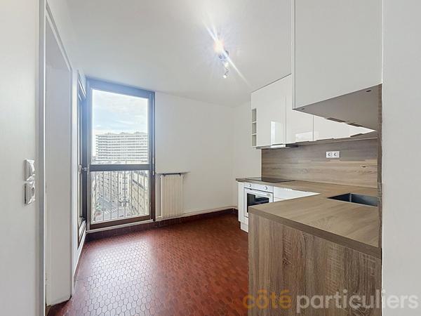 Location
                Appartement93,44 m² - 4 Pièces -
                    PARIS (75015)
