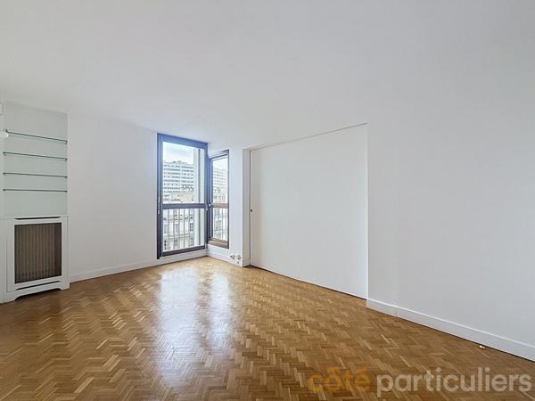 Location
                Appartement93,44 m² - 4 Pièces -
                    PARIS (75015)