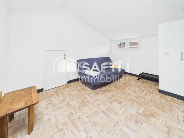 Maison familiale, calme, commerces, ecoles.