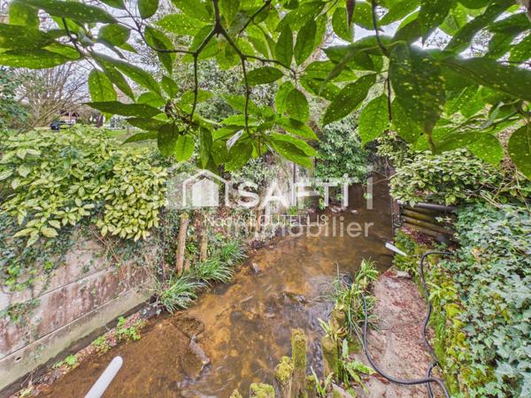 Maison familiale, calme, commerces, ecoles.