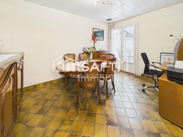 Maison familiale, calme, commerces, ecoles.