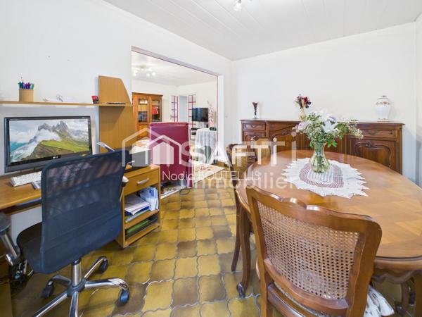 Maison familiale, calme, commerces, ecoles.