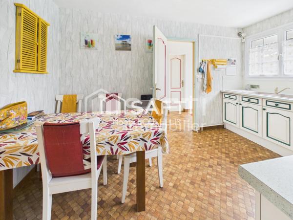 Maison familiale, calme, commerces, ecoles.