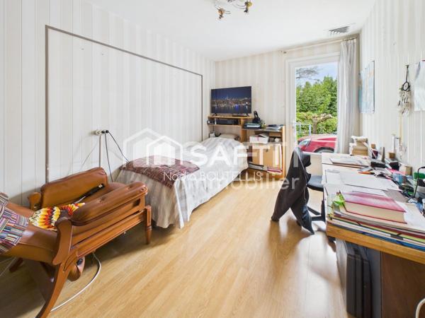 Maison familiale, calme, commerces, ecoles.