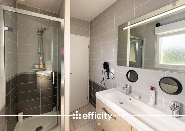 Maison
         5 pièces
        - 100 m² Exclusivité 310 000 € *