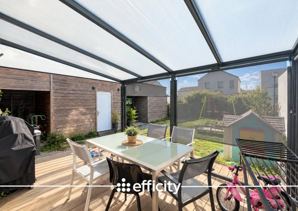 Maison
         5 pièces
        - 100 m² Exclusivité 310 000 € *