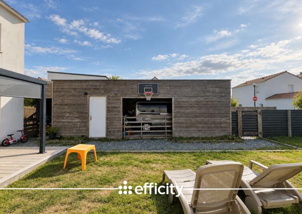Maison
         5 pièces
        - 100 m² Exclusivité 310 000 € *
