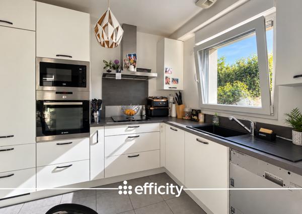 Maison
         5 pièces
        - 100 m² Exclusivité 310 000 € *