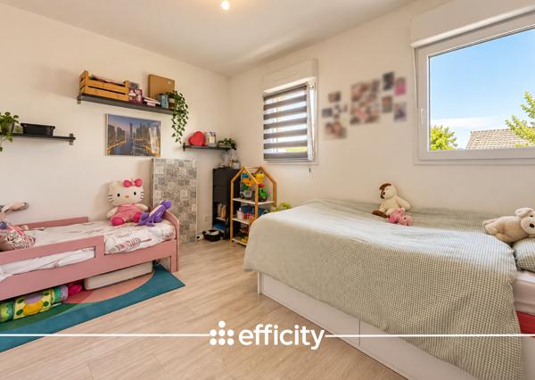 Maison
         5 pièces
        - 100 m² Exclusivité 310 000 € *