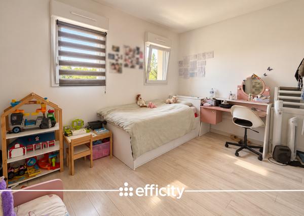 Maison
         5 pièces
        - 100 m² Exclusivité 310 000 € *